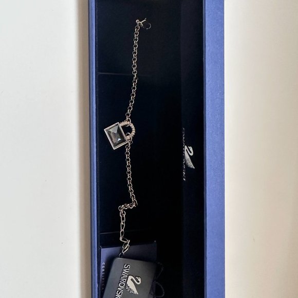 Swaroski Adjustable Bracelets with Crystals Rectangular Cut - Picture 6 of 6